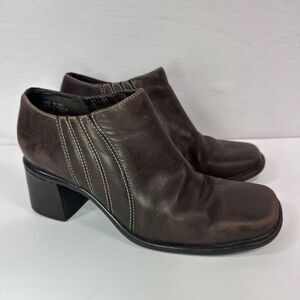 Clarks Women's 7M Slip On Dress Shoes, Coffee Brown Block‎ Heel Loafer  31823